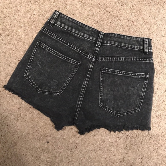 PacSun Black High-Rise Denim Shorts - Picture 2 of 3